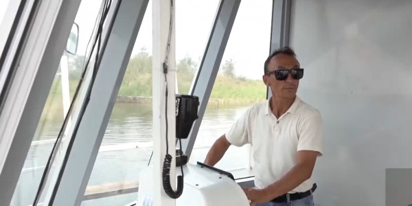 Житель Петропавловска создаёт понтонный катер для прогулок по реке Есиль