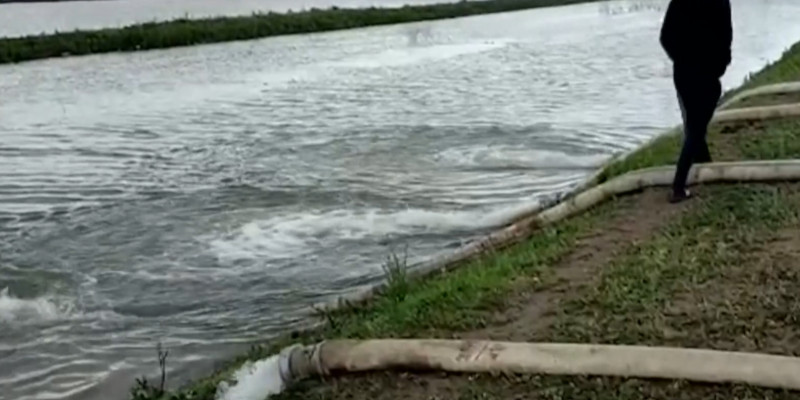 За сутки в Мактааральском районе откачали больше миллиона кубометров воды