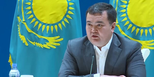 Аким Карагандинской области ответил на вопросы населения