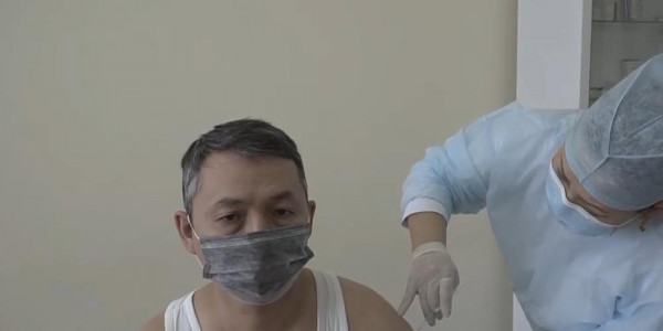 Вакцинация от COVID-19: на очереди учителя и полицейские