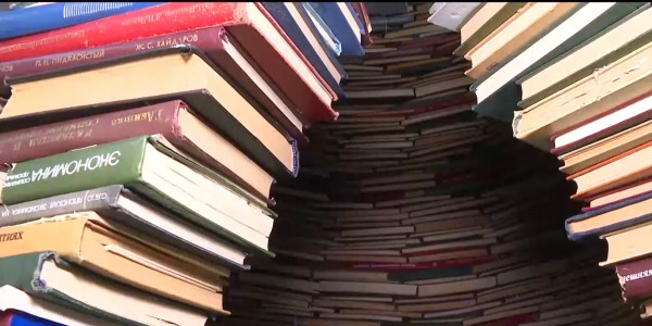 Колодец из книг соорудили в вузе Тараза
