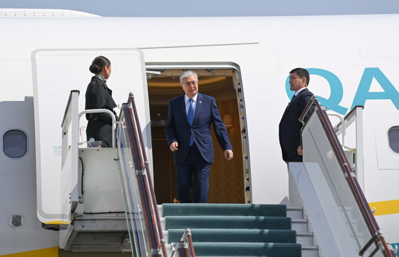 Президент прибыл в Узбекистан с рабочим визитом