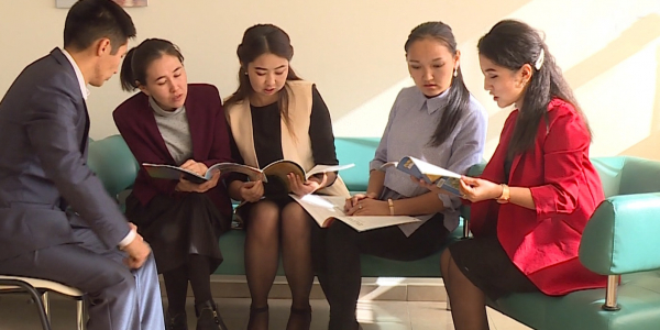 350 молодых учителей из регионов обеспечат жильем в столице