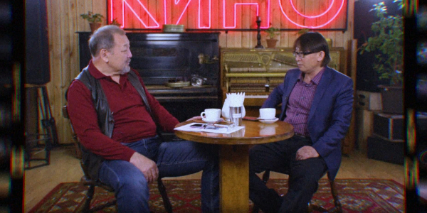 &laquo;Кинокафе&raquo;. Режиссер Жәнібек Жетіруов туған қызын киноға не үшін түсірді?