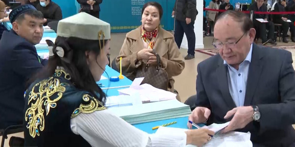 Председатель партии &laquo;Ауыл&raquo; Али Бектаев проголосовал на выборах