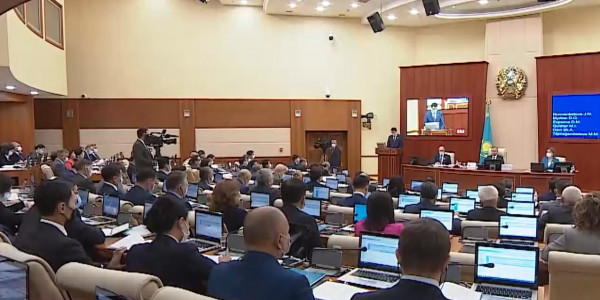 Проект трехлетнего бюджета одобрили в Мажилисе Парламента РК