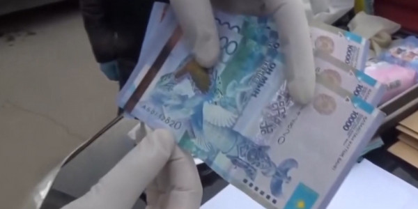 Госслужащий во время режима ЧП продавал разрешения на проезд через блокпосты