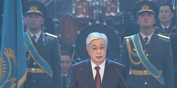 Қасым-Жомарт Тоқаев Отан қорғаушы күніне арналған салтанатты жиынға қатысты