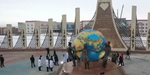 Монумент «Biz birgemiz» открыли в Таразе