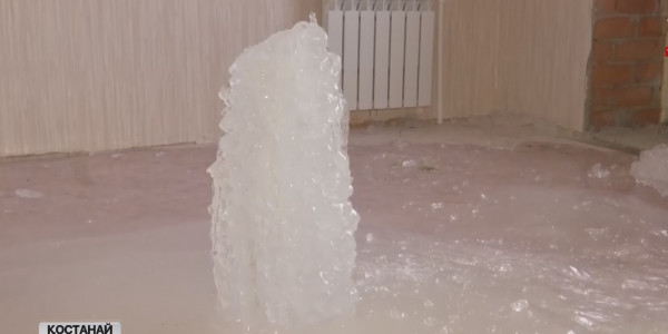 Қостанайда мемлекеттік бағдарламамен салынған жаңа үйді су басып жатыр