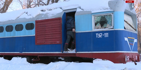 В Караганде проводят уникальный ремонт тепловоза
