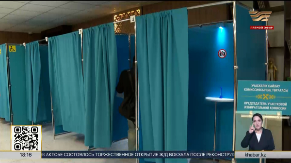 Председатели политических партий проголосовали на выборах в Курултай