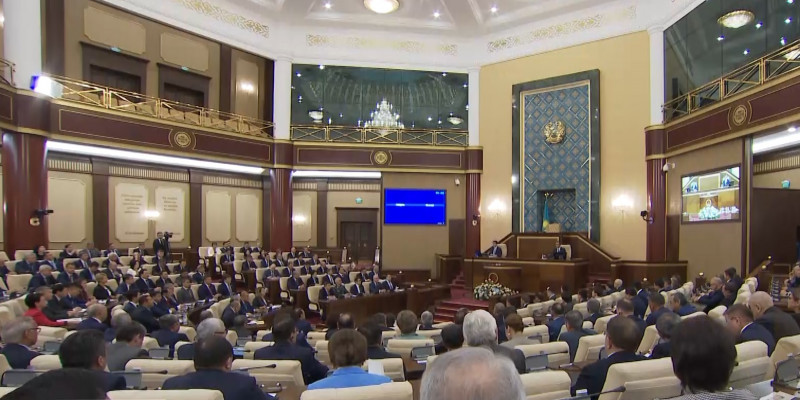 Депутаты Парламента единогласно проголосовали за возвращение прежнего названия столицы