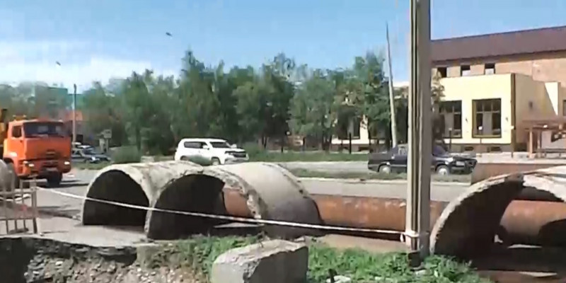 Старые трубы пытались смонтировать при ремонте теплосетей Усть-Каменогорска