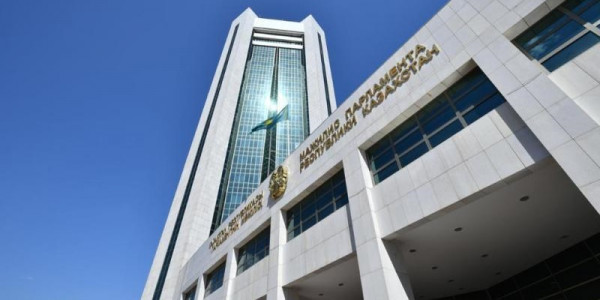 Парламент РК завершил пятую сессию IV созыва