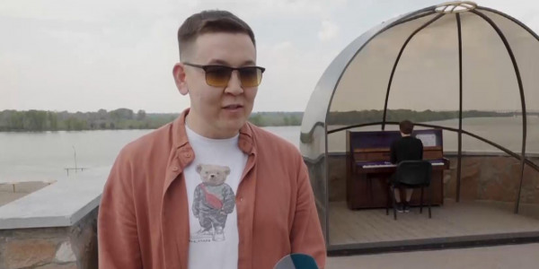 Павлодардағы жағалауда пианино пайда болды