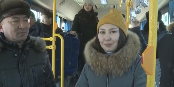 Қарағандылық оқушылар қоғамдық көлікте Абай шығармаларын орындады