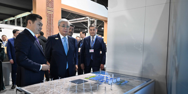 Мемлекет басшысы СOP29 аясындағы Қазақстан павильонына барды