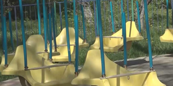Оралдағы балалар аттракционына қатысты оқиғаның болуына не себеп?