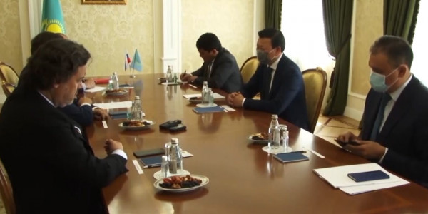 Казахстан договорился о выделении гарантированного объема российской вакцины от COVID-19