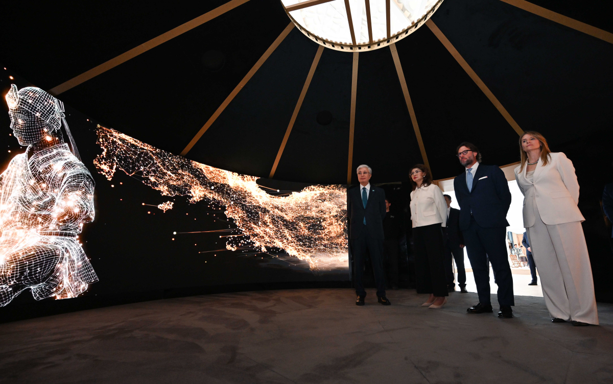 Президент Креативті индустрияны дамыту қорының кеңсесін аралап көрді