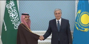 Президент РК провел встречу с министром иностранных дел Саудовской Аравии