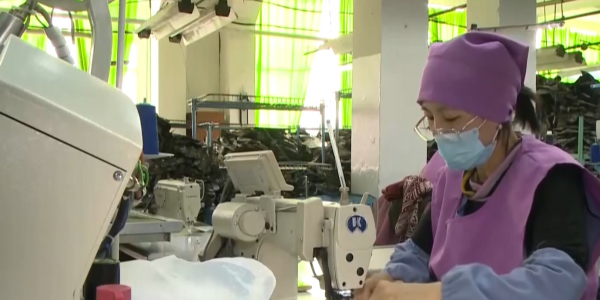 Производство масок наладили еще на трех предприятиях страны