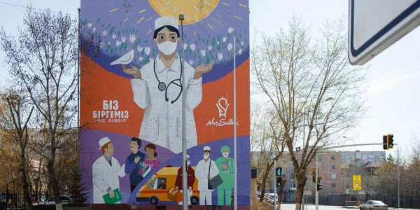 Врачам посвятили мурал в Алматы