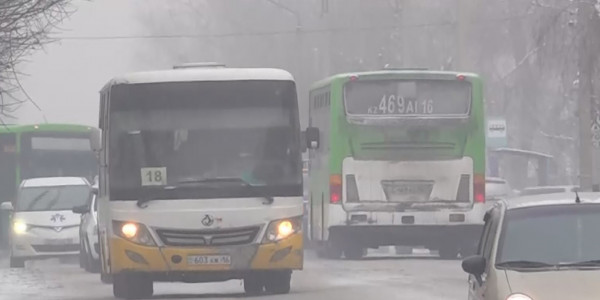 Семейдегі қоғамдық көліктер қақаған қыста жаздық жанармаймен жүр