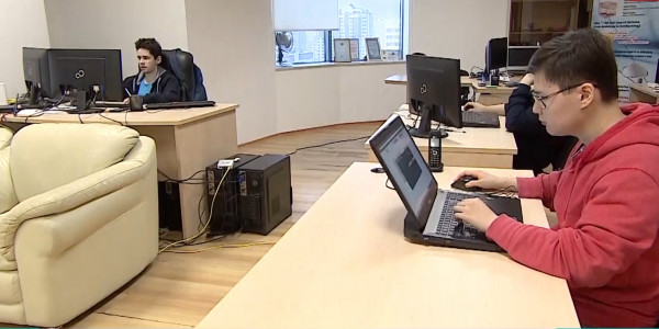 Порнография во время онлайн-урока в Алматы: полиция проводит расследование