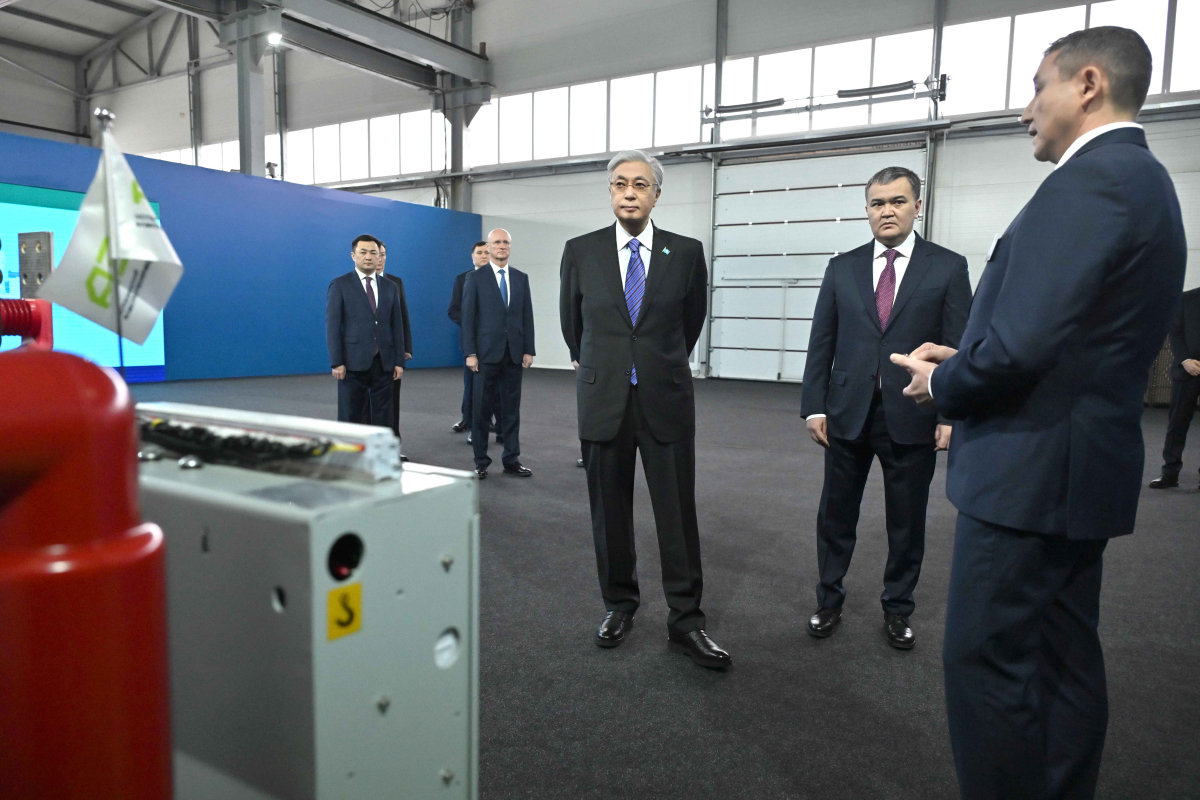 Президент өңдеу өнеркәсібі кәсіпорындарының көрмесін аралап көрді