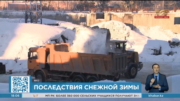 Метровые сугробы расчищают в Риддере