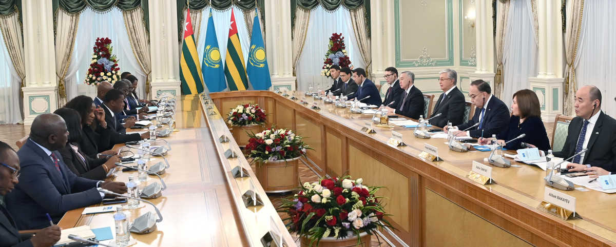 Президенты Казахстана и Того провели переговоры в расширенном формате
