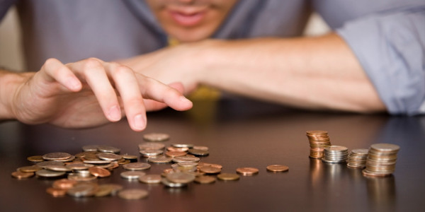 Жалақы аз, қарыз көп: 50 мың теңге қай жырттыққа жамау болады?