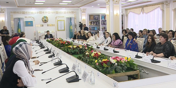 Алтын құрсақты аналарға құрмет көрсетілді