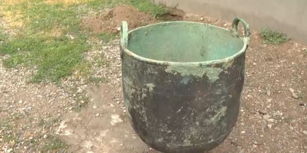 Бронзовый казан эпохи раннего железного века нашли в селе Бесагаш