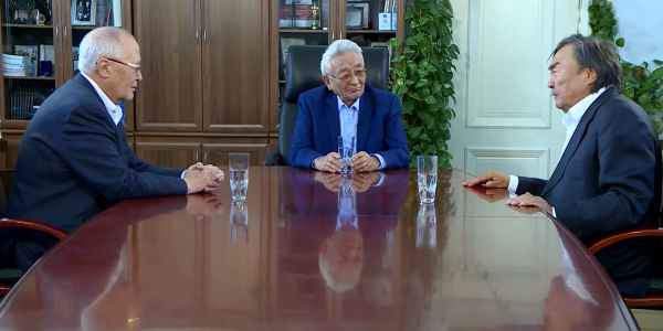 О тенденциях развития казахского языка. &laquo;Сенат аксакалов&raquo;