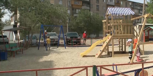 Жезказганцы жалуются на некачественный песок во дворах