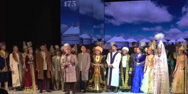 Отчетным концертом завершился юбилейный год Абая в Семее