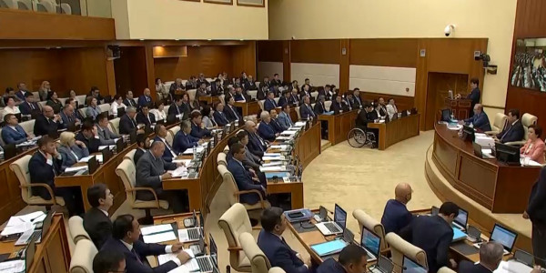 В Мажилисе рассмотрели отчет об исполнении республиканского бюджета