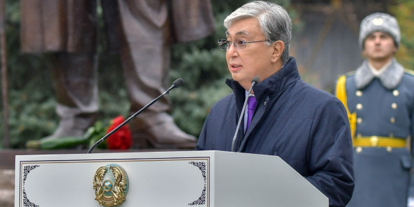 Президент Ахмет Байтұрсынұлы ескерткішінің ашылу рәсіміне қатысты