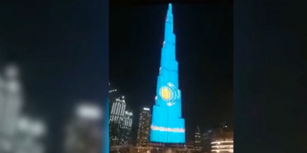 Мировые достопримечательности пестрят цветами казахстанского флага