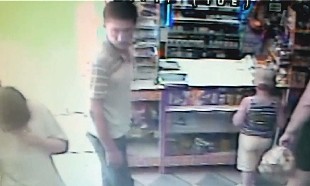 Актауские полицейские просят помочь в поисках педофила