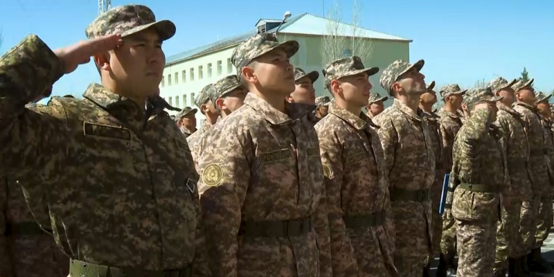 Почему казахстанцы «косят» от армии?