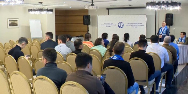 Әуесбаев елордалық сайлаушыларымен жүздесті