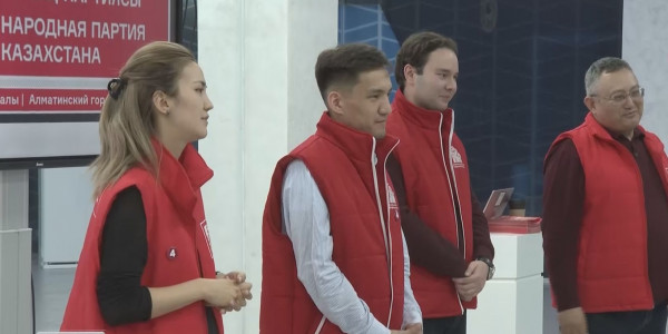 Қазақстан Халық партиясының өкілдері сәулетшілермен жүздесті