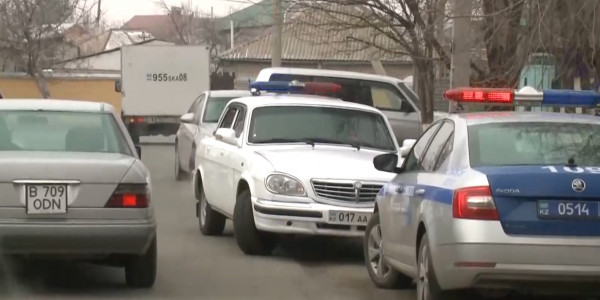 Тараздық тұрғындар жол мен жарықтың жоқтығын айтып шағымданды