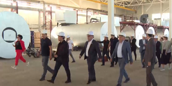 В турне по регионам отправились все депутаты Мажилиса