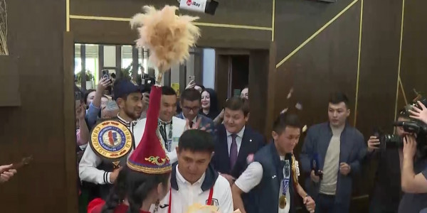 Казахстанские боксеры выиграли 4 золотые медали на чемпионате мира