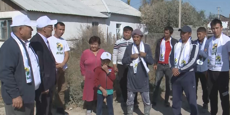 Активисты партии «Ауыл» построили дом для малоимущей семьи